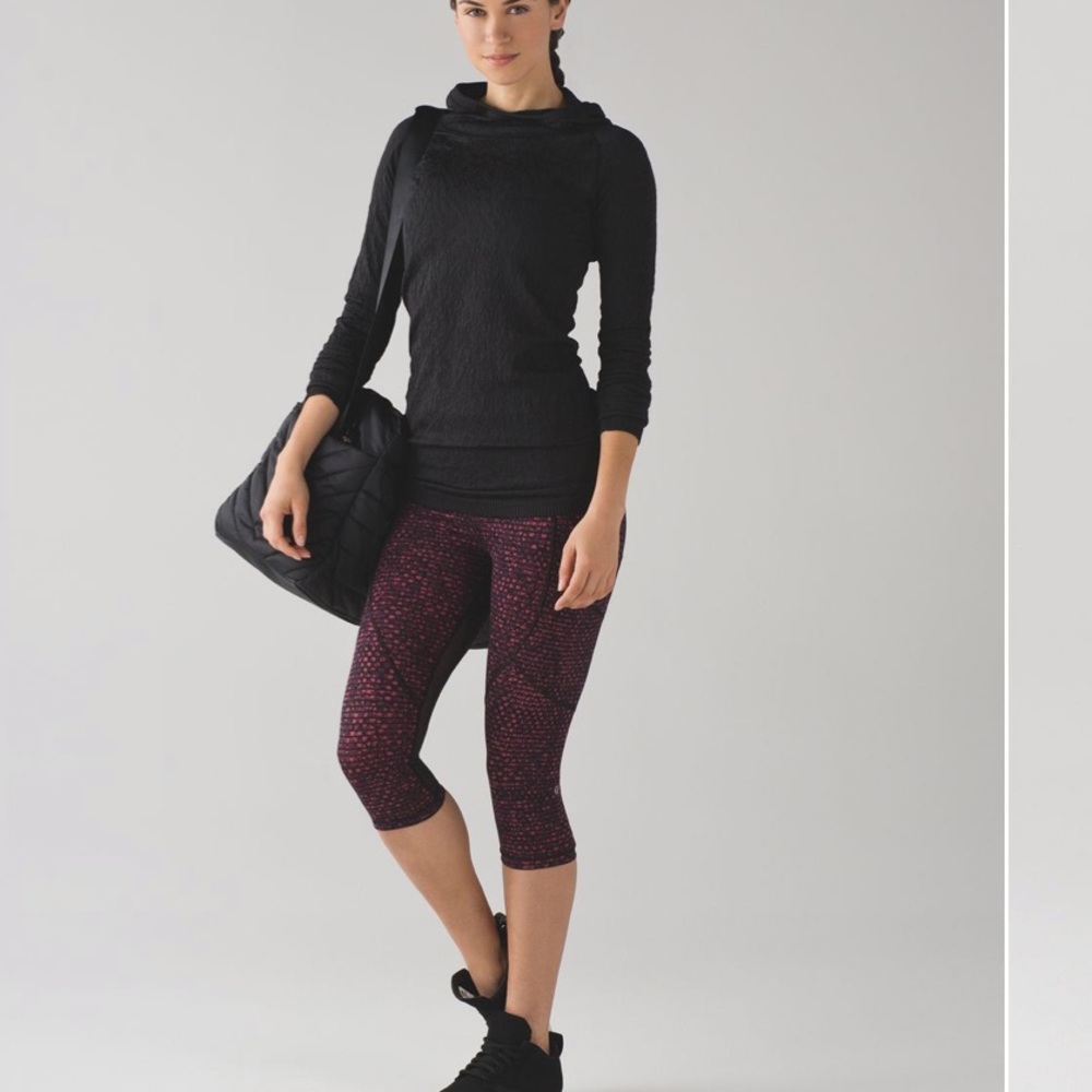 Lululemon Outrun Crops Mesh Detailing Size 4 Like New!